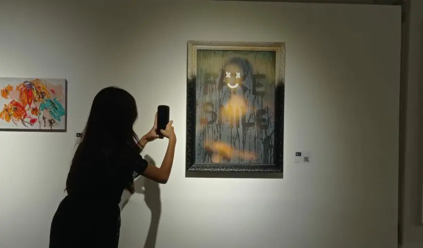 Exhibition of Hand-Painted Art Promotes Learning and Cultural Preservation in the Internet Age